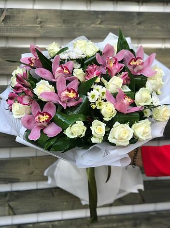 Букет цветов из: Розы и Хризантемы в Седкыркещ