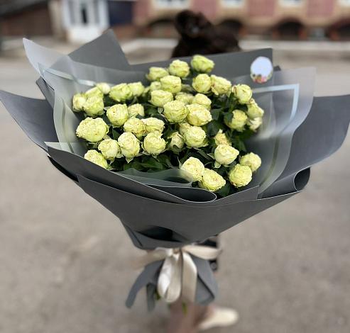 Букет Белые кустовые розы Солинеро в Седкыркещ
