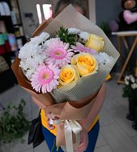 Букет цветов из:  Герберы, Розы и Хризантемы в Седкыркещ