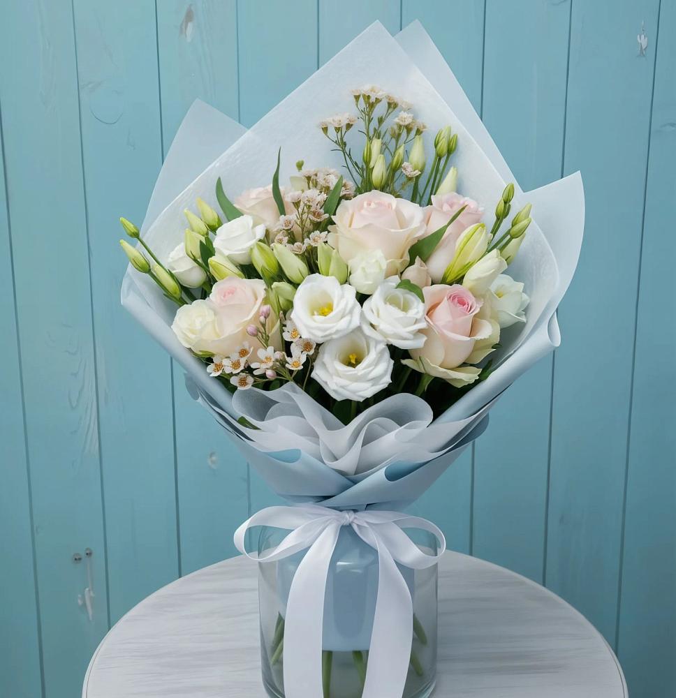 Букет цветов из: Розы и Лизиантусы в Седкыркещ