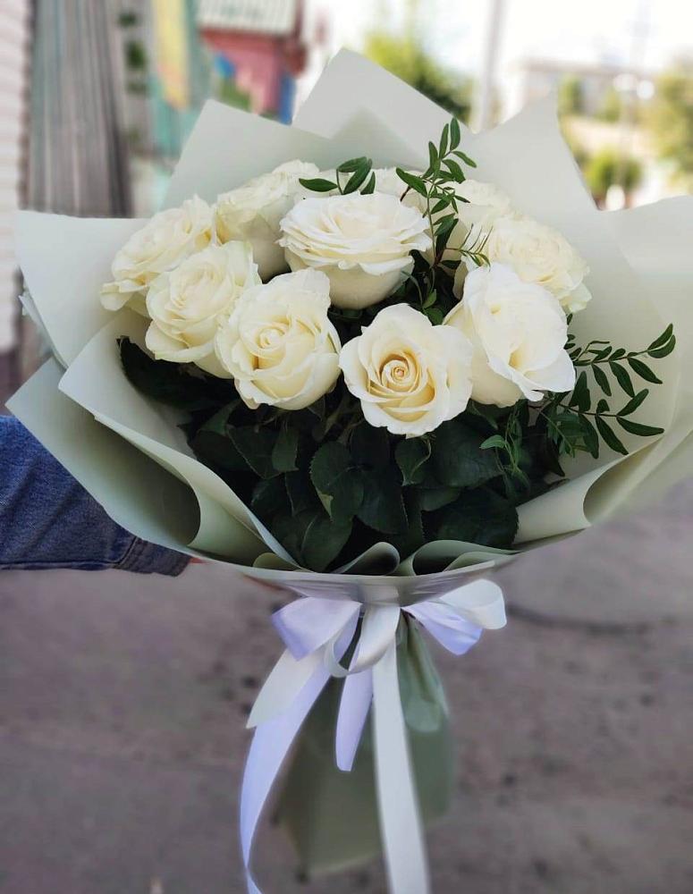 Букет Белые розы Проуд в Седкыркещ