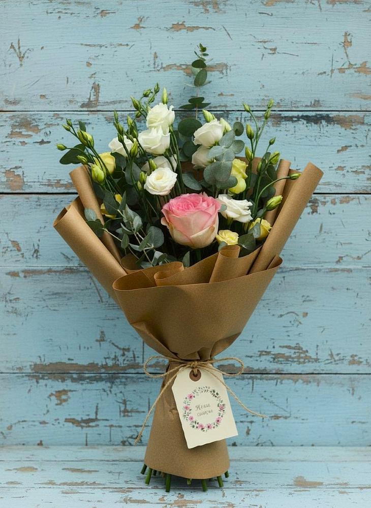 Букет цветов из: Розы и Лизиантусы в Седкыркещ