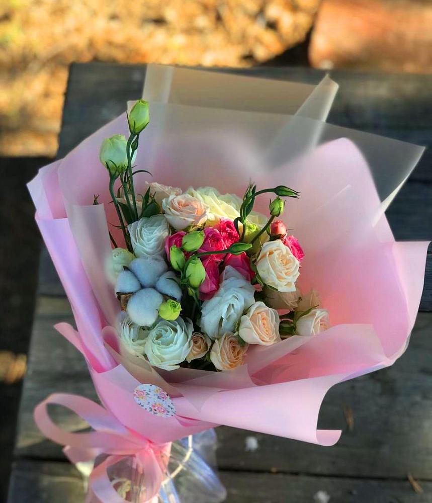 Букет цветов из: Розы и Лизиантусы в Седкыркещ