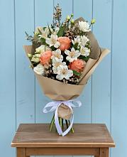 Букет цветов из:  Альстромерии, Лизиантусы, Розы и Хризантемы в Седкыркещ