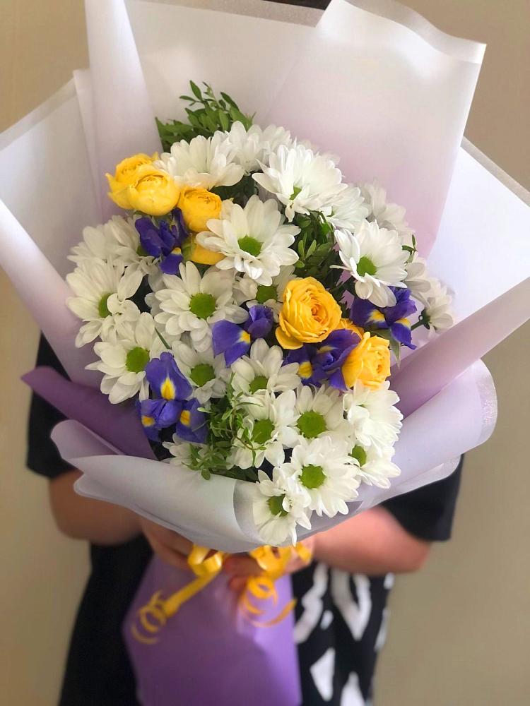 Букет цветов из: Ирисы, Хризантемы и Розы в Седкыркещ
