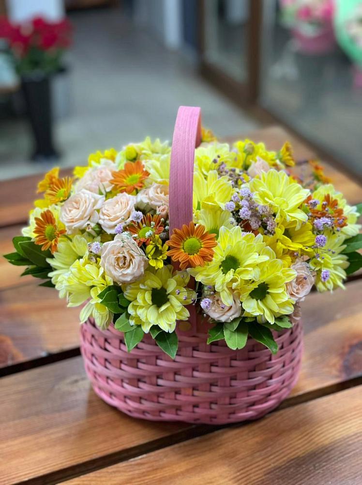 Цветочная композиция из Хризантемы и Розы в корзине в Седкыркещ