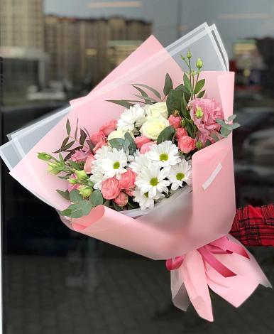 Букет цветов из: Розы, Лизиантусы и Хризантемы в Седкыркещ