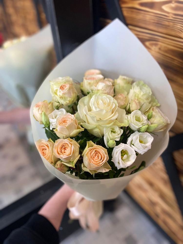 Букет цветов из: Розы и Лизиантусы в Седкыркещ